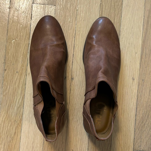 NWOT Circus by Sam Edelman Pent Ankle Booties in Brown - Picture 2 of 8